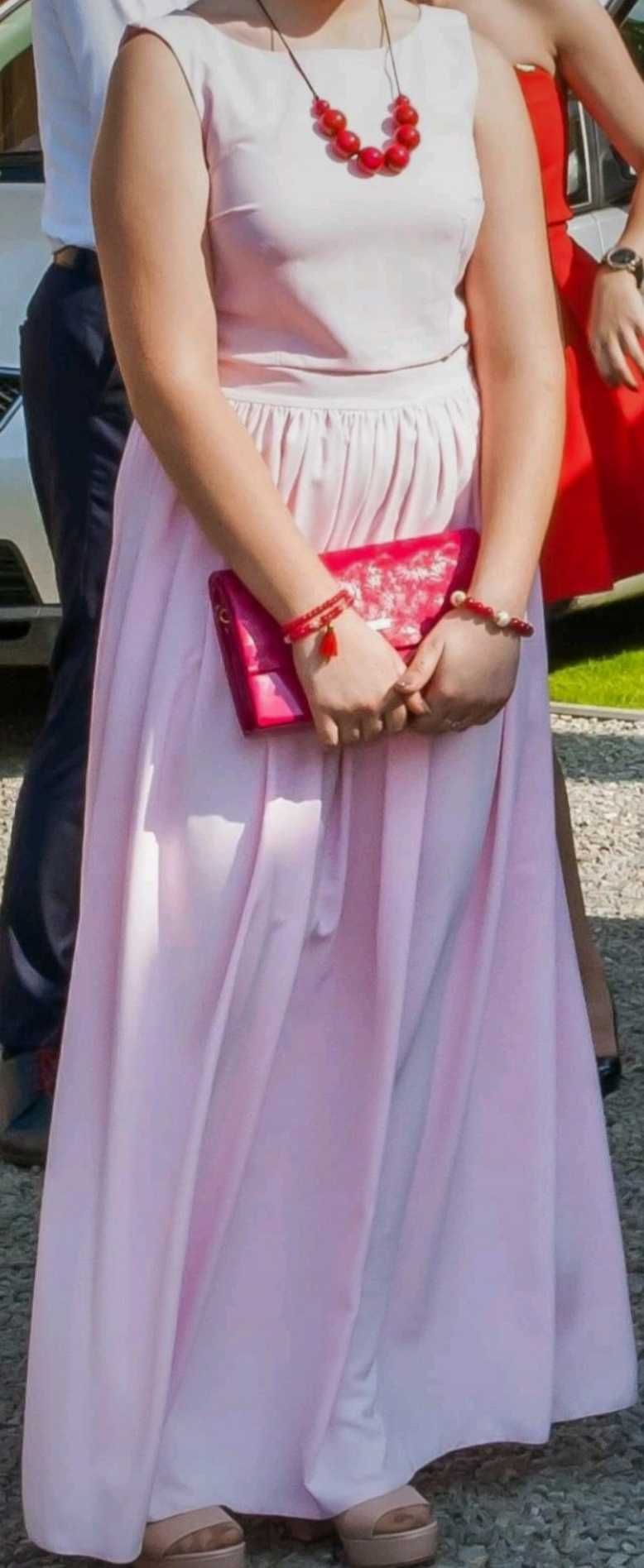 Długa rozowa sukienka