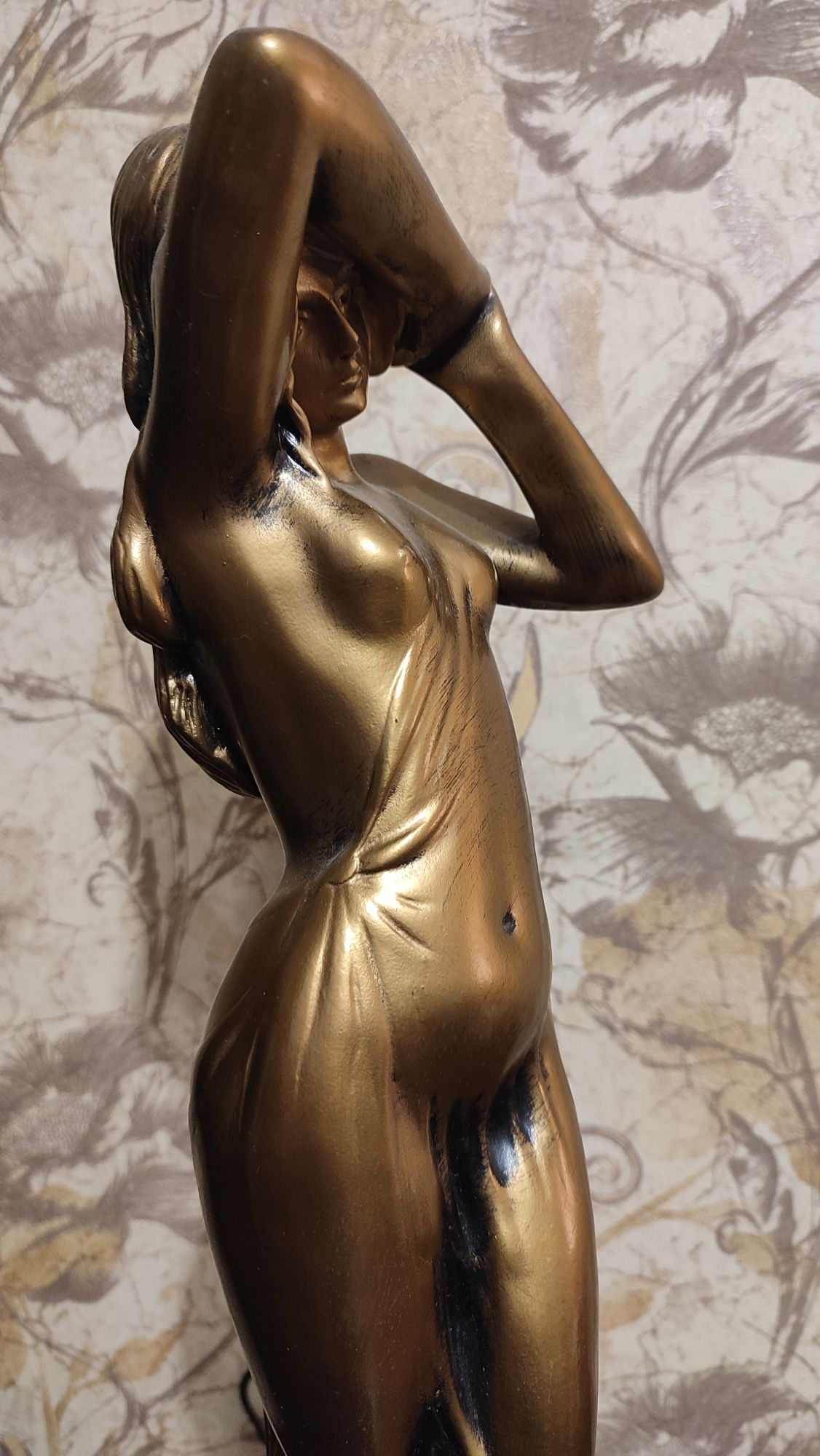 Статуя девушки, статуэтка