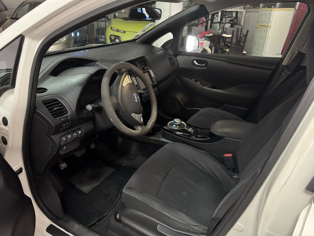 Nissan leaf black edition