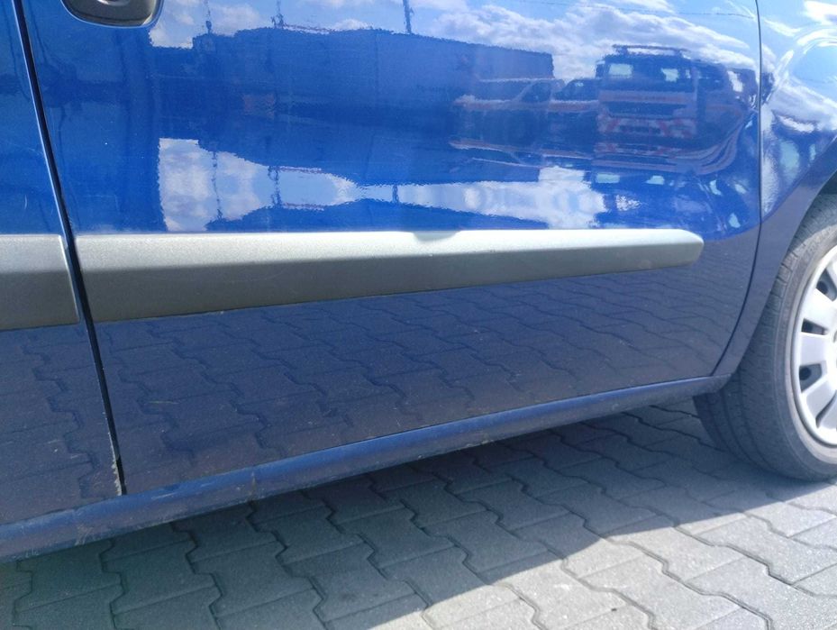drzwi przód przednie prawe kompletne Fiat Doblo II Combo D 487
