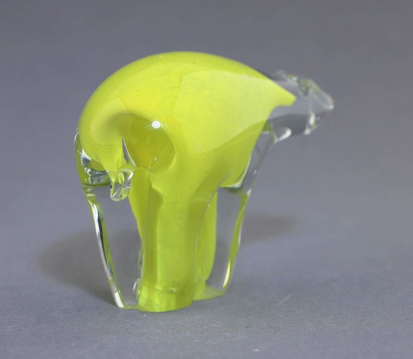 Przycisk do papieru, figurka szklany żółty niedźwiedź, miś