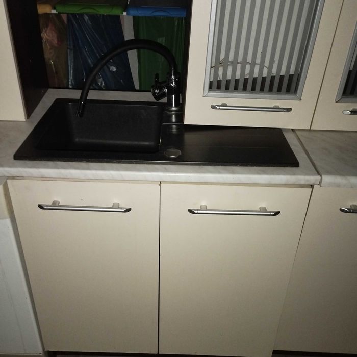 Zestaw mebli kuchennych zlew, bateria, zmywarka,  kuchenka elektryczną