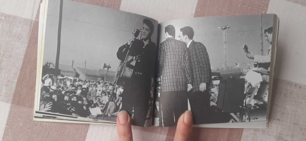 "Elvis Presley полньій путиводитель по музьіке" Дж. Робертсон