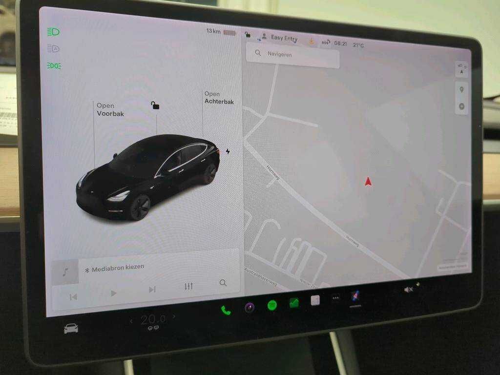 Tesla model 3 Standar Range  em bom estado geral com 107000km