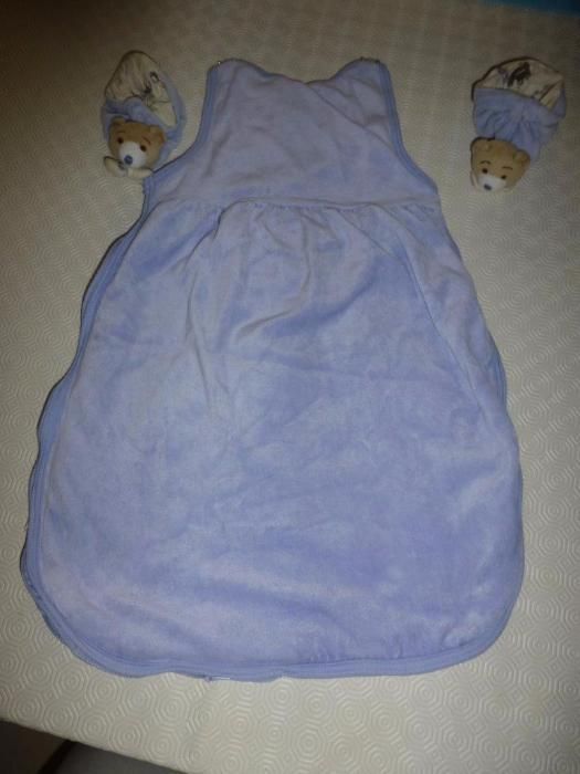 Saco de dormir quentinho com pantufas para bebé (6 meses)