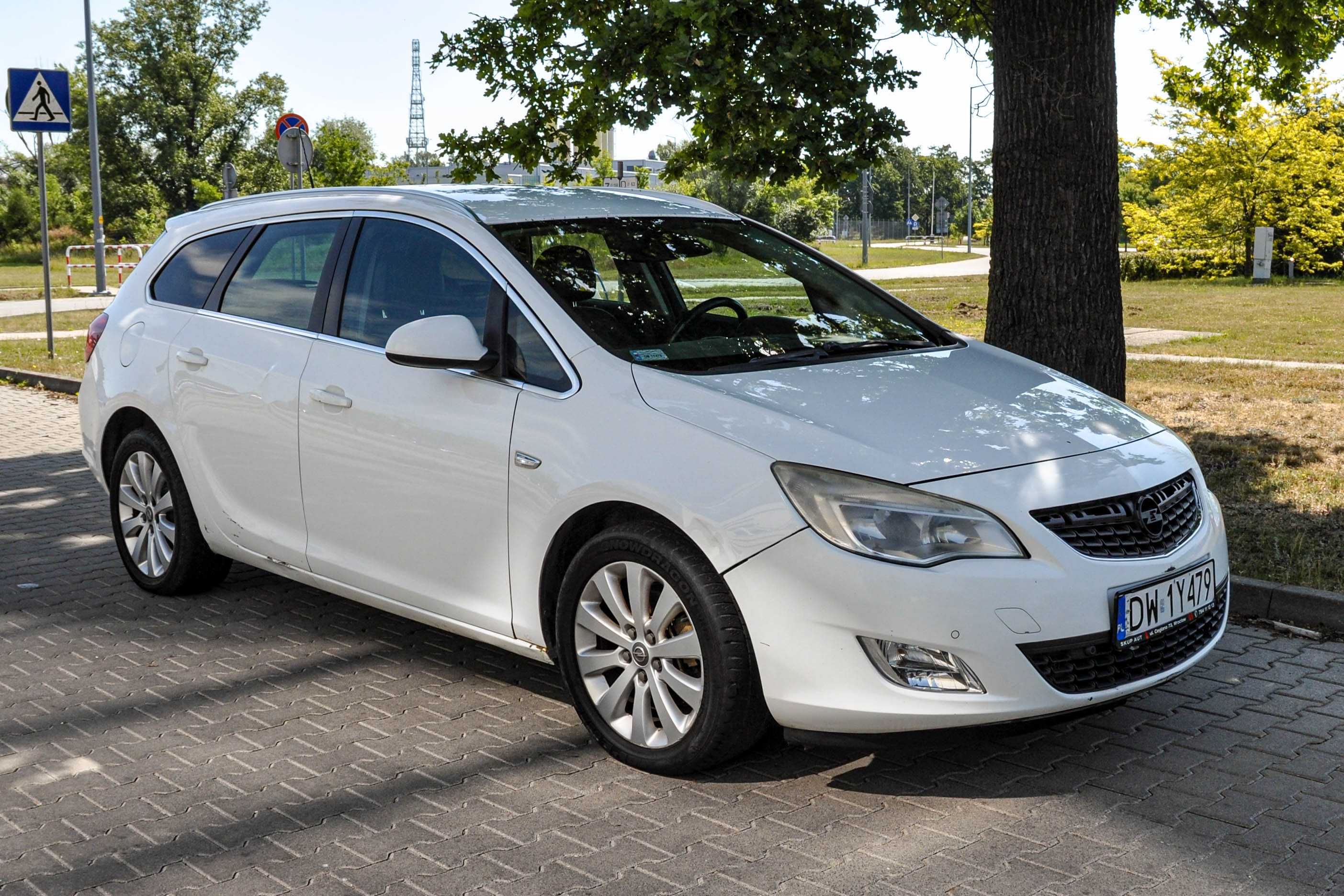 Opel Astra J 1,7CDTI 2011 r.