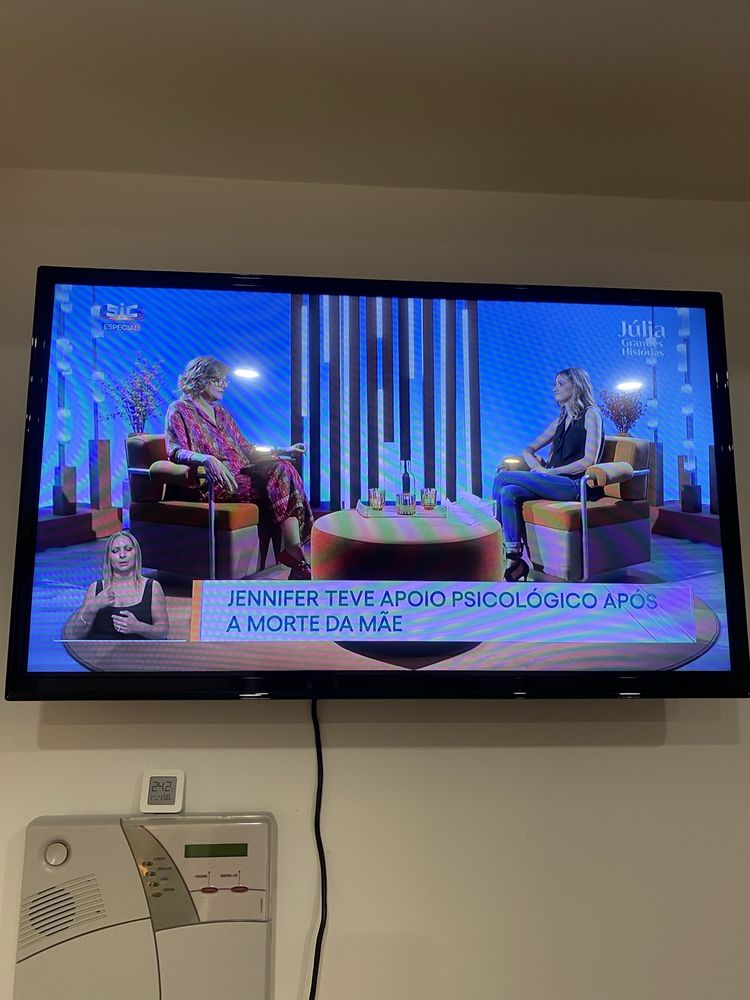 Televisao em bom estado boa imagem