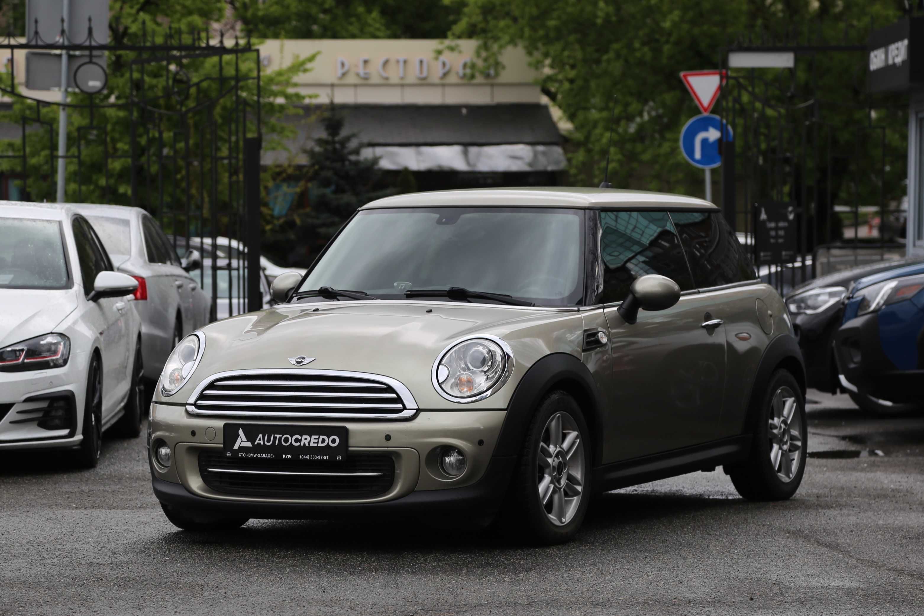 Офіційний MINI Cooper 2010 року