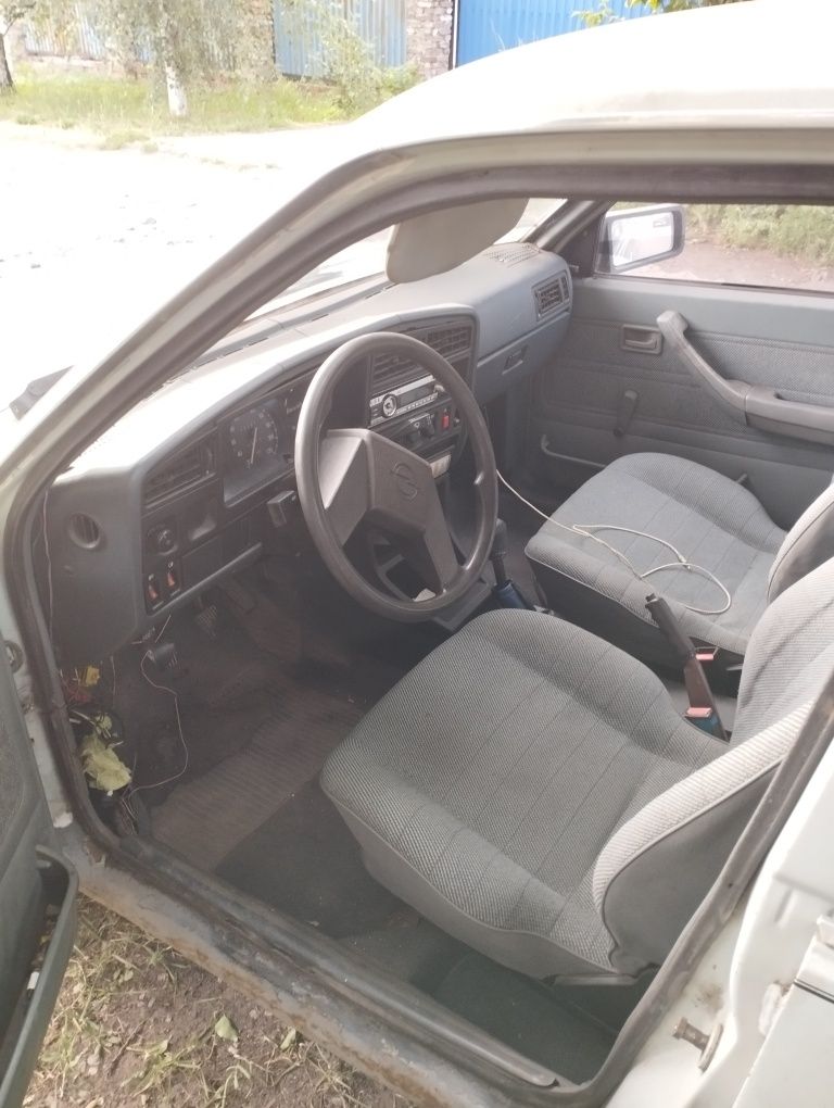 Продам Opel Ascona 1.8i
