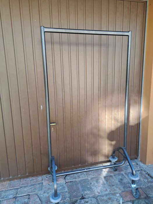 Wieszak ubraniowy transportowy.  Super okazja cenowa.