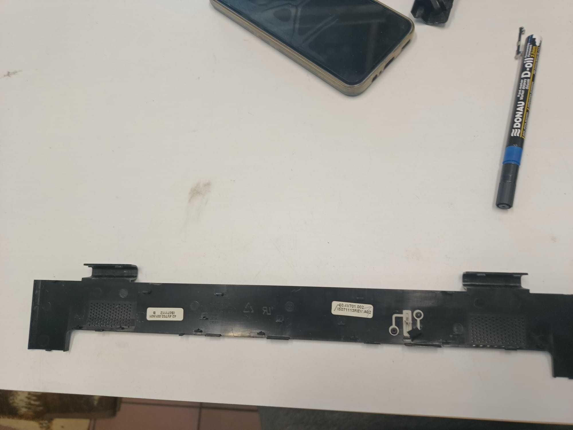 Zaślepka Palmrestu i zawiasów z przyciskiem do Fujitsu Amilo MS2228.