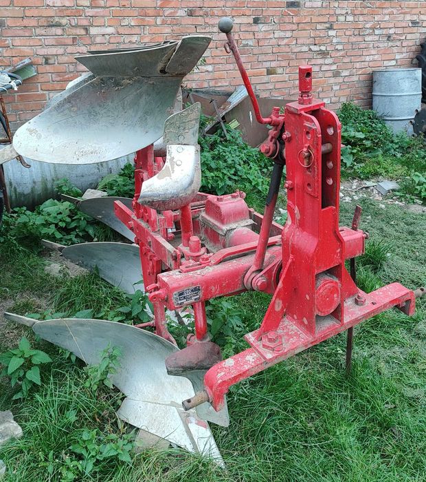 Pług 3 skibowy jednobelkowy