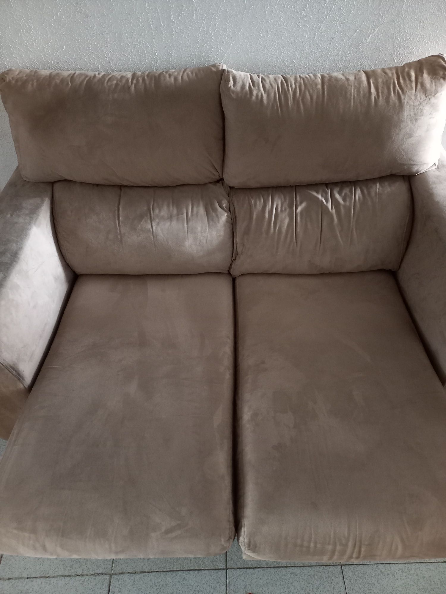 Sofa robusto - excelente estado - core bege