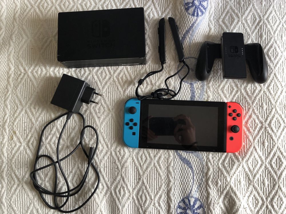 Nintendo Switch Completa com Dock + Acessórios – Excelente Estado