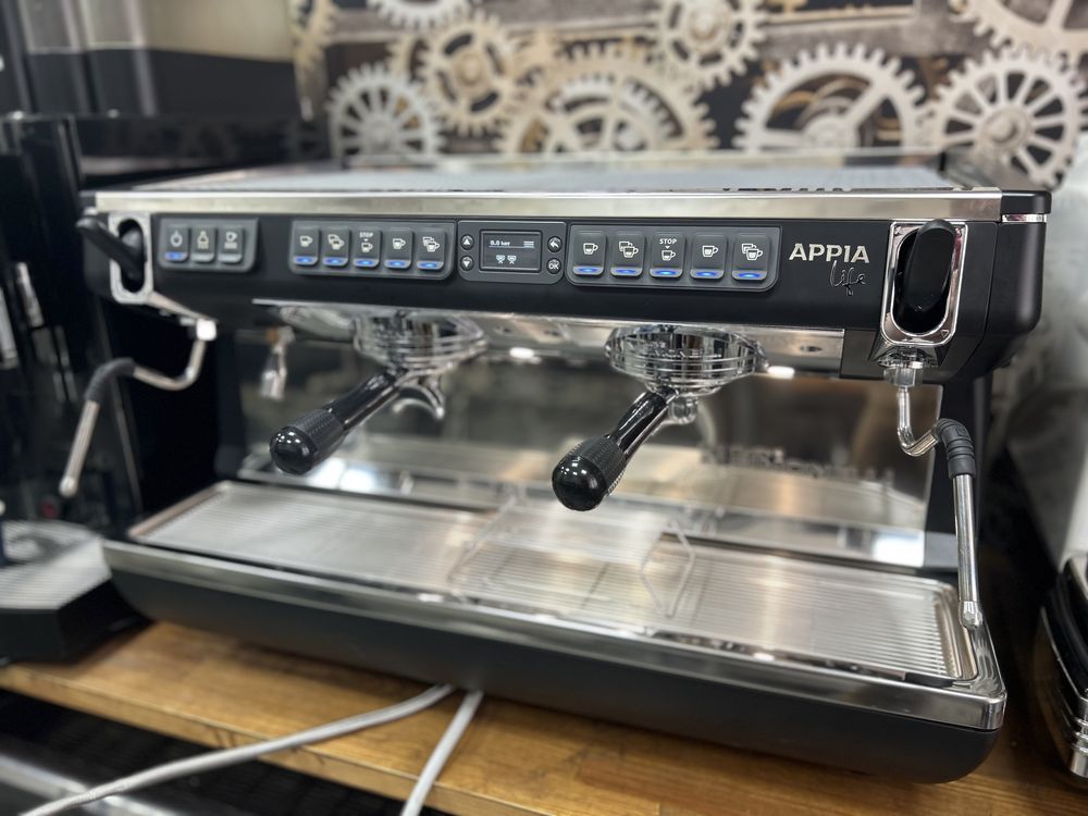 Кавомашина Nuova Simonelli Apia life XT висока група