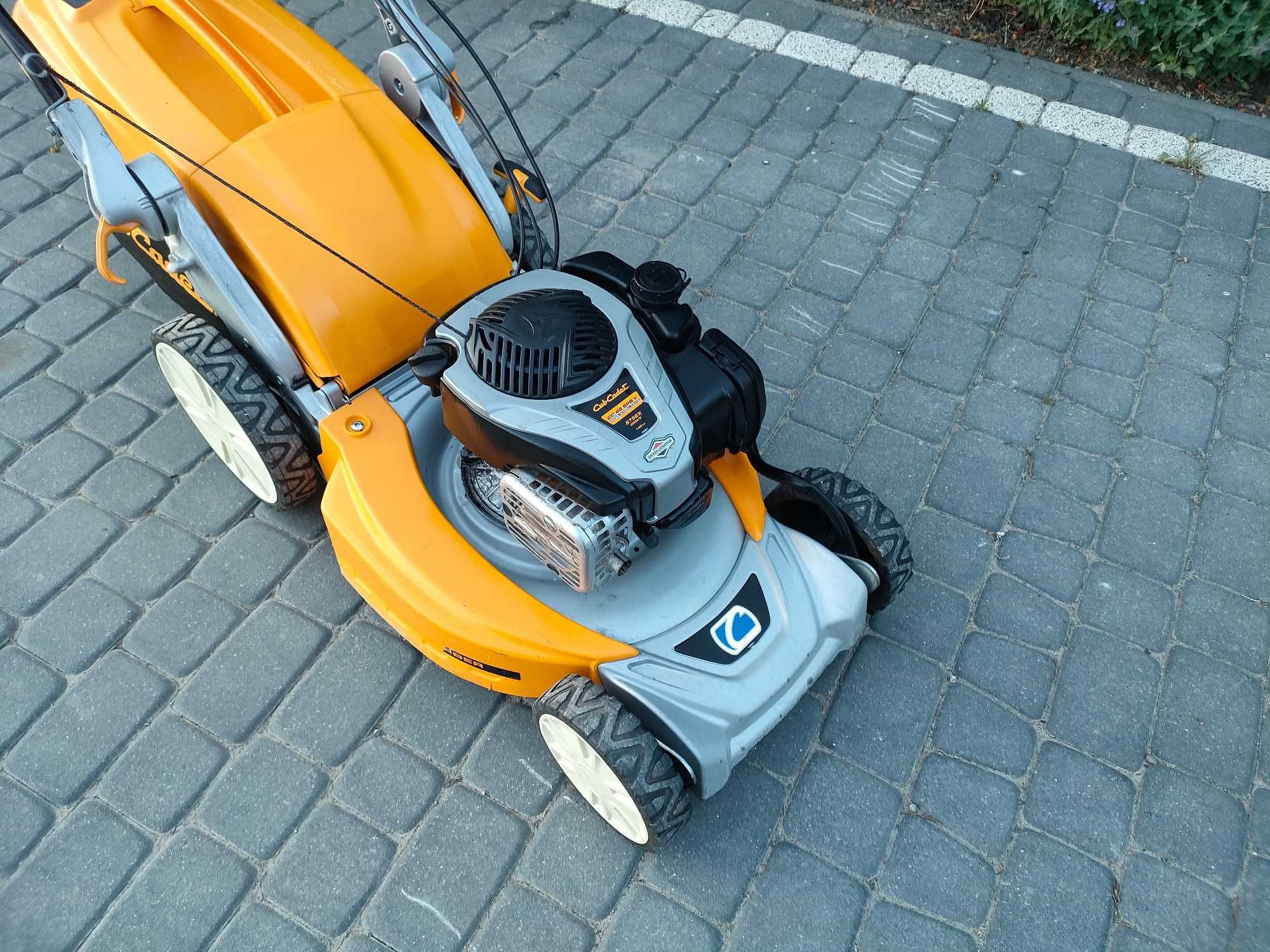 Kosiarka spalinowa Cub Cadet CC 46 SPB V  z napędem.