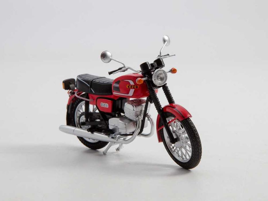 Журнал из серии Наши мотоциклы, №8 с моделью CZ-350/472 (1976)
