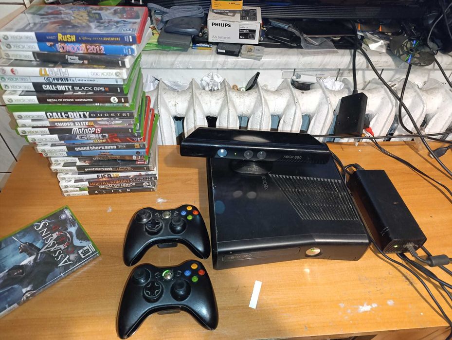 Zestaw Xbox 360 2 pady Kinect i 25 gier