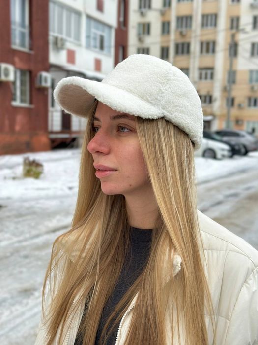 Бейсболка Тедді  жіноча тепла з вушками в середині
