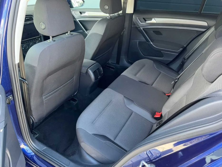 Volkswagen e-Golf      2018