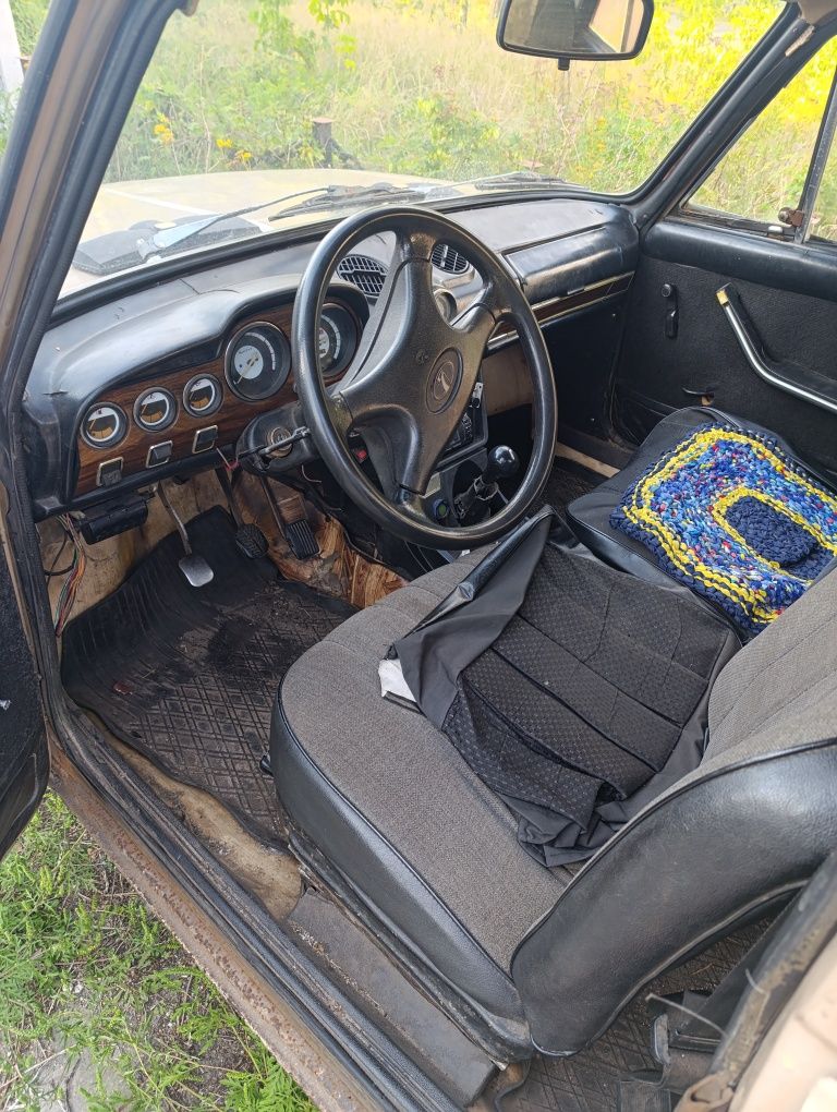 Авто ВАЗ 2106 на ходу.