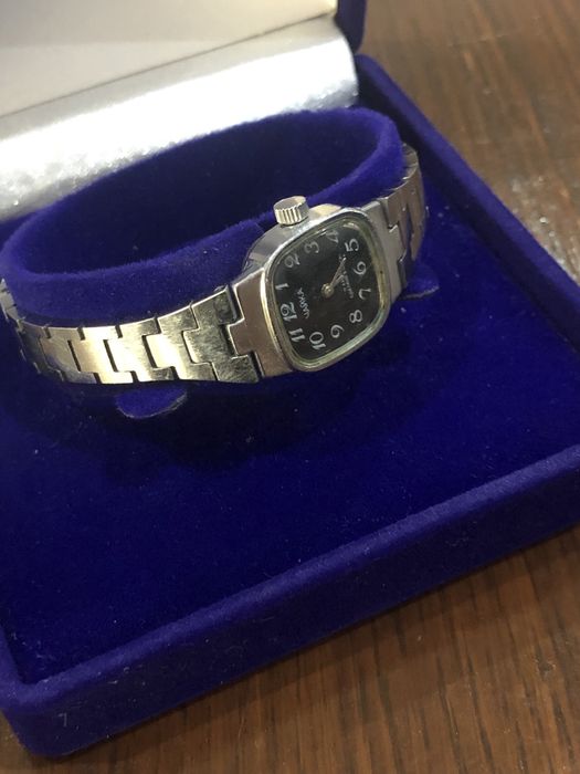 Zabytkowy zegarek damski radzieckiej marki Yanka Ussr Vintage