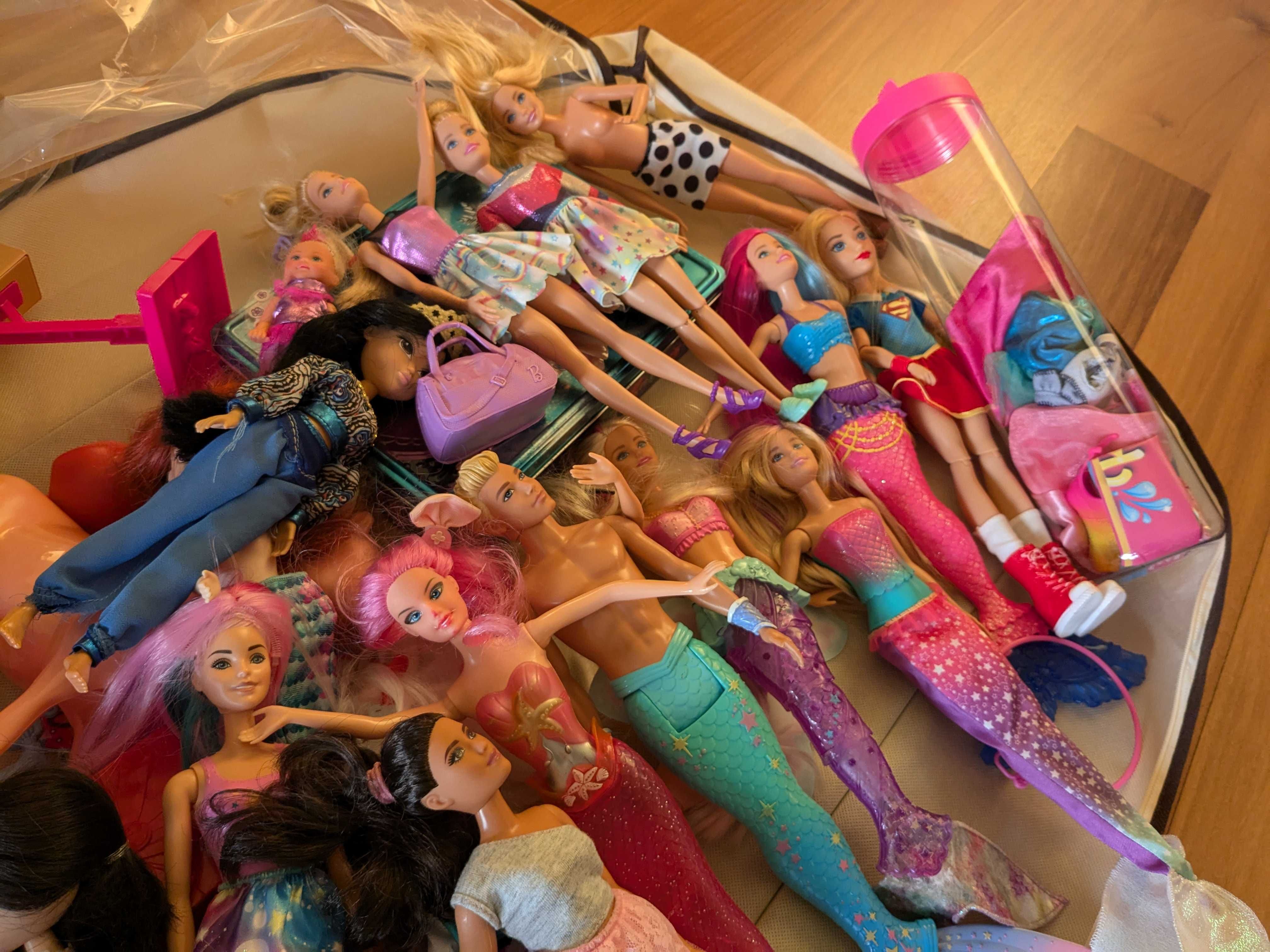 Várias Barbies em excelente estado