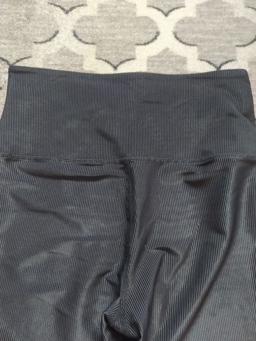 Legginsy sportowe krótkie kolarki prążek z połyskiem wysoki stan H&M