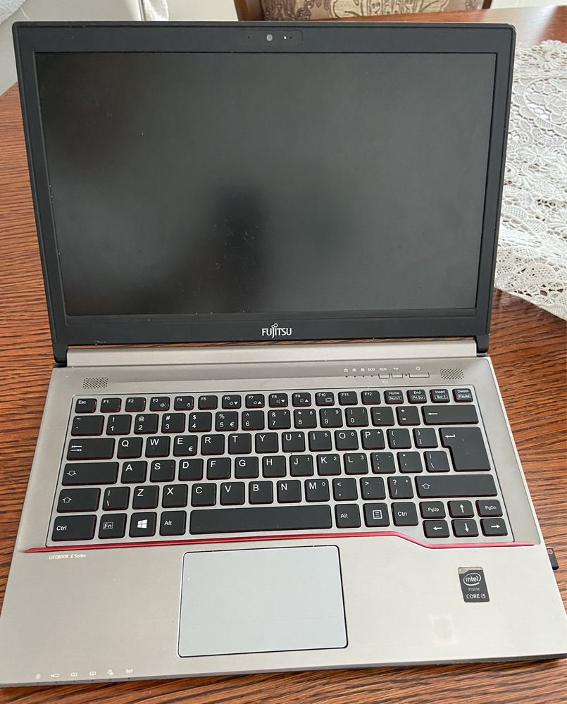 Laptop Fujitsu e744