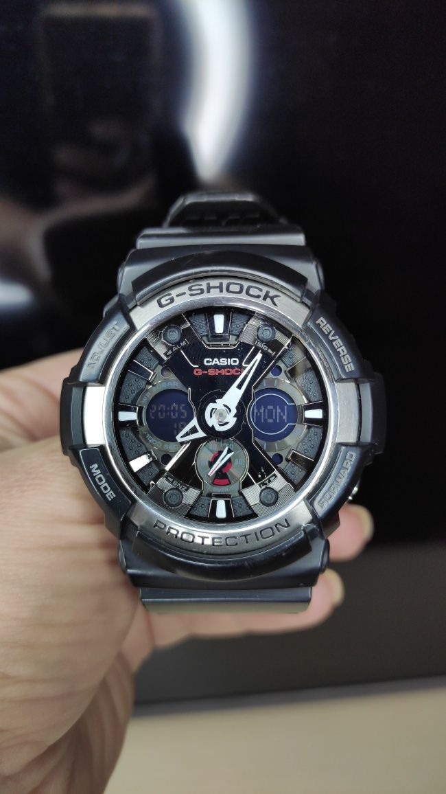 Часы G-Shock GA-200-1AER, годинник