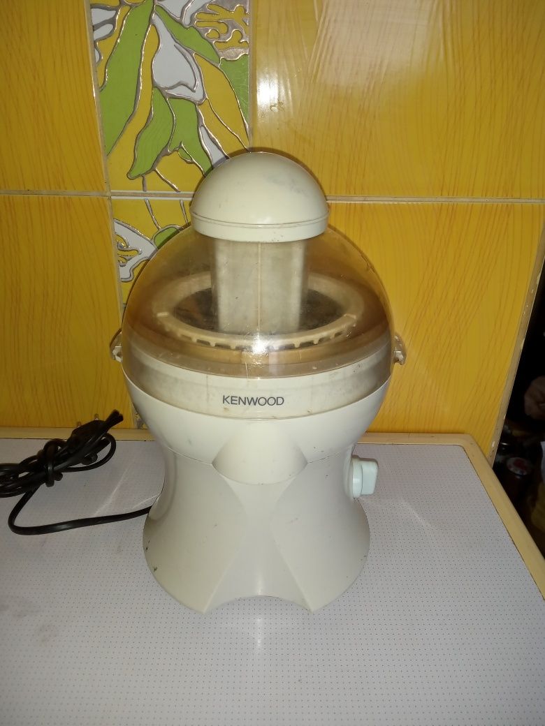 Соковыжималка Kenwood JE350 ,150W.