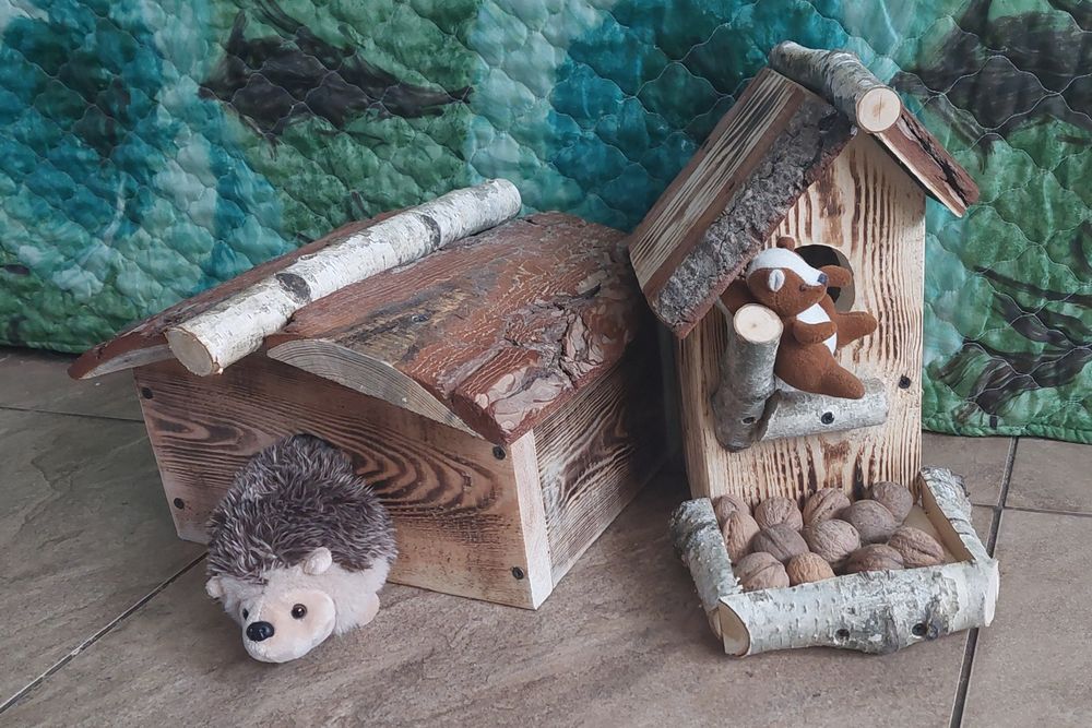 Domek dla wiewiórki wraz z domkiem dla jeża