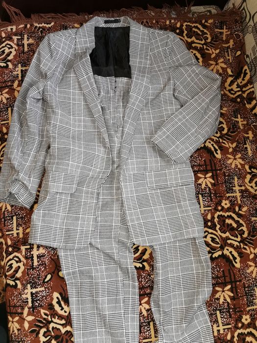 Продам костюм в клетку