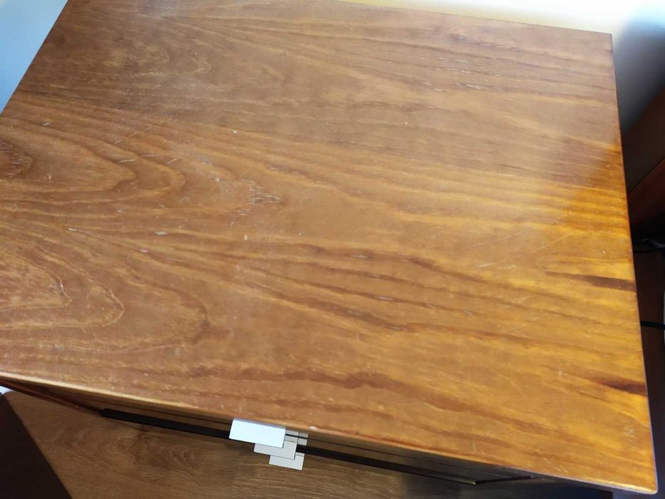 Mobília de quarto em madeira