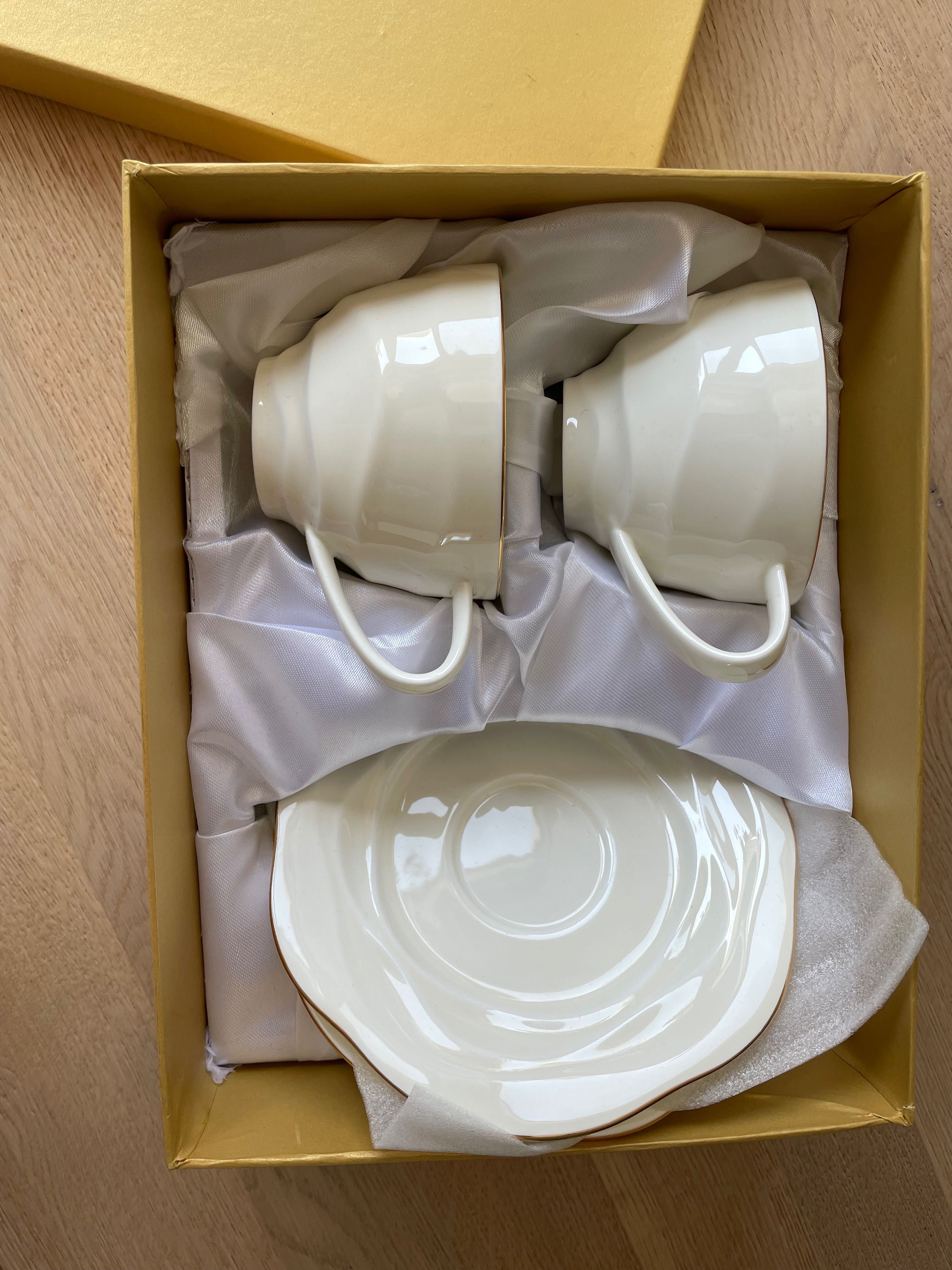 Komplet dwóch filiżanek - porcelana kolor ecru- nowe - w pudelku