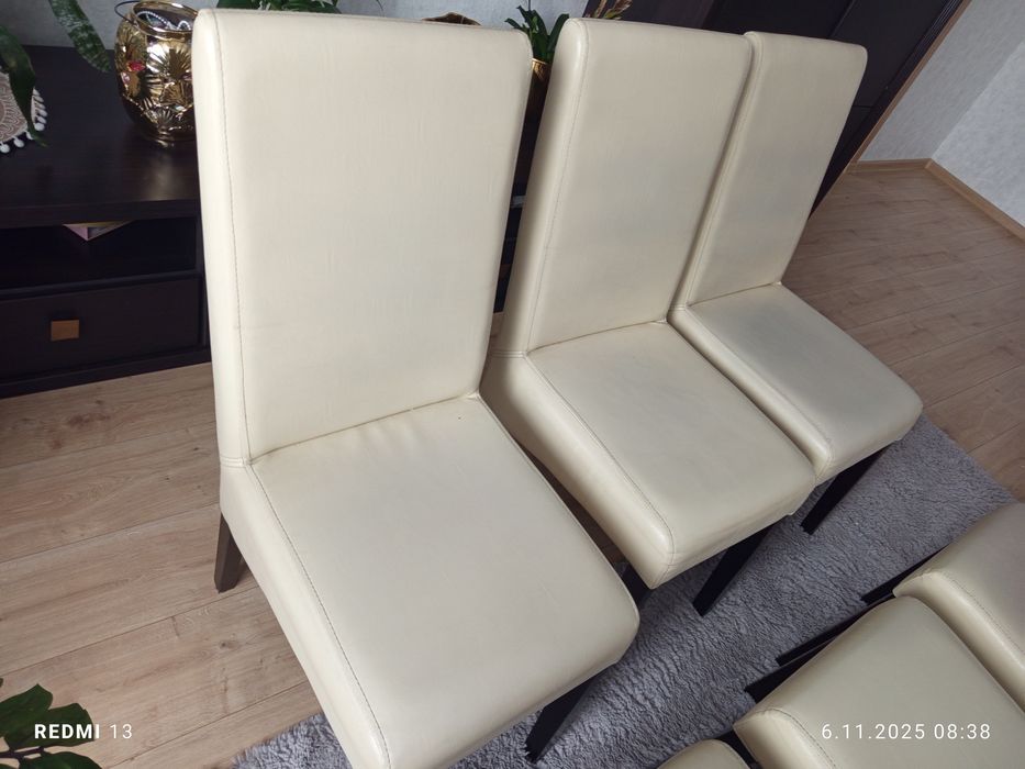 OPIS Krzesła skórzane kolor kremowy