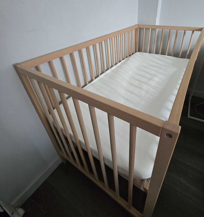 Berço semi novo e pouco usado e com colchão