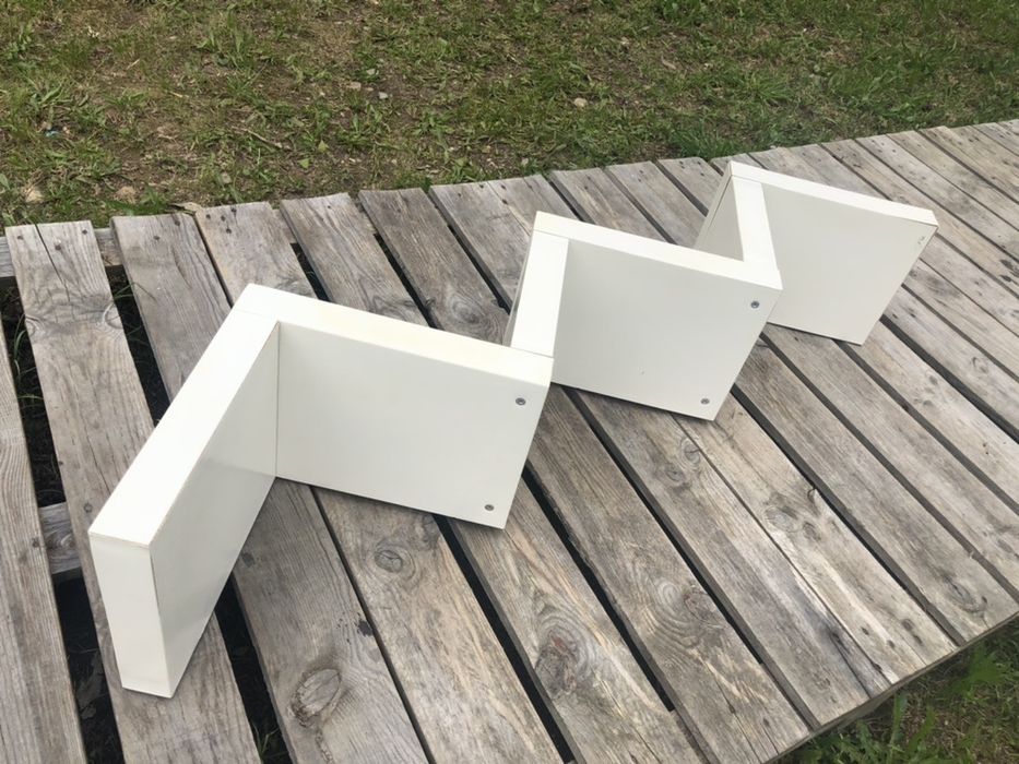 Estante em escada ou W/V branca e preta