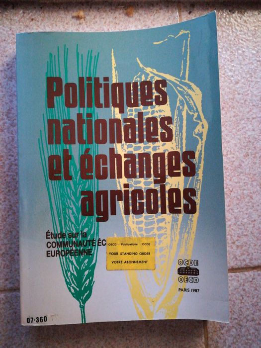 Livro Politiques nationals et é changes agricoles