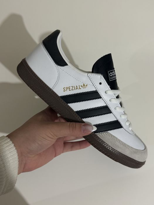 Adidas Spezial preto e branco