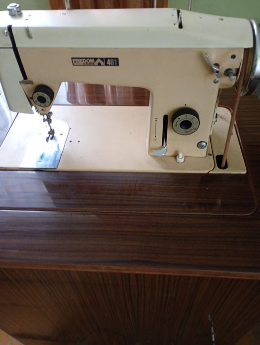 PRL Maszyna do szycia predom 461