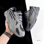 Серые кроссовки 700V2 Grey Black (41-44) Новые мужские красовки