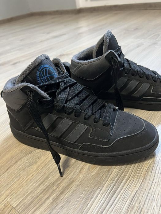 Кросівки майже нові