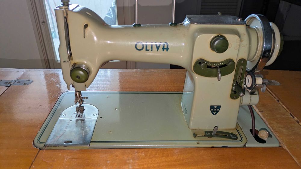 Móvel Máquina de Costura Oliva