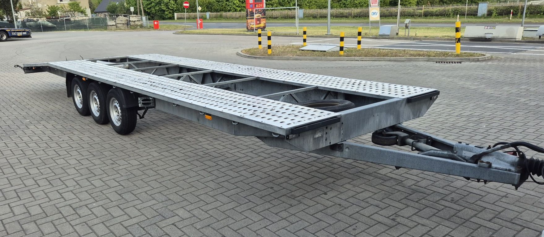 Laweta długa trzy osiowa przyczepa na dwa 2 auta Niewiadów BR3 8m×2.1m