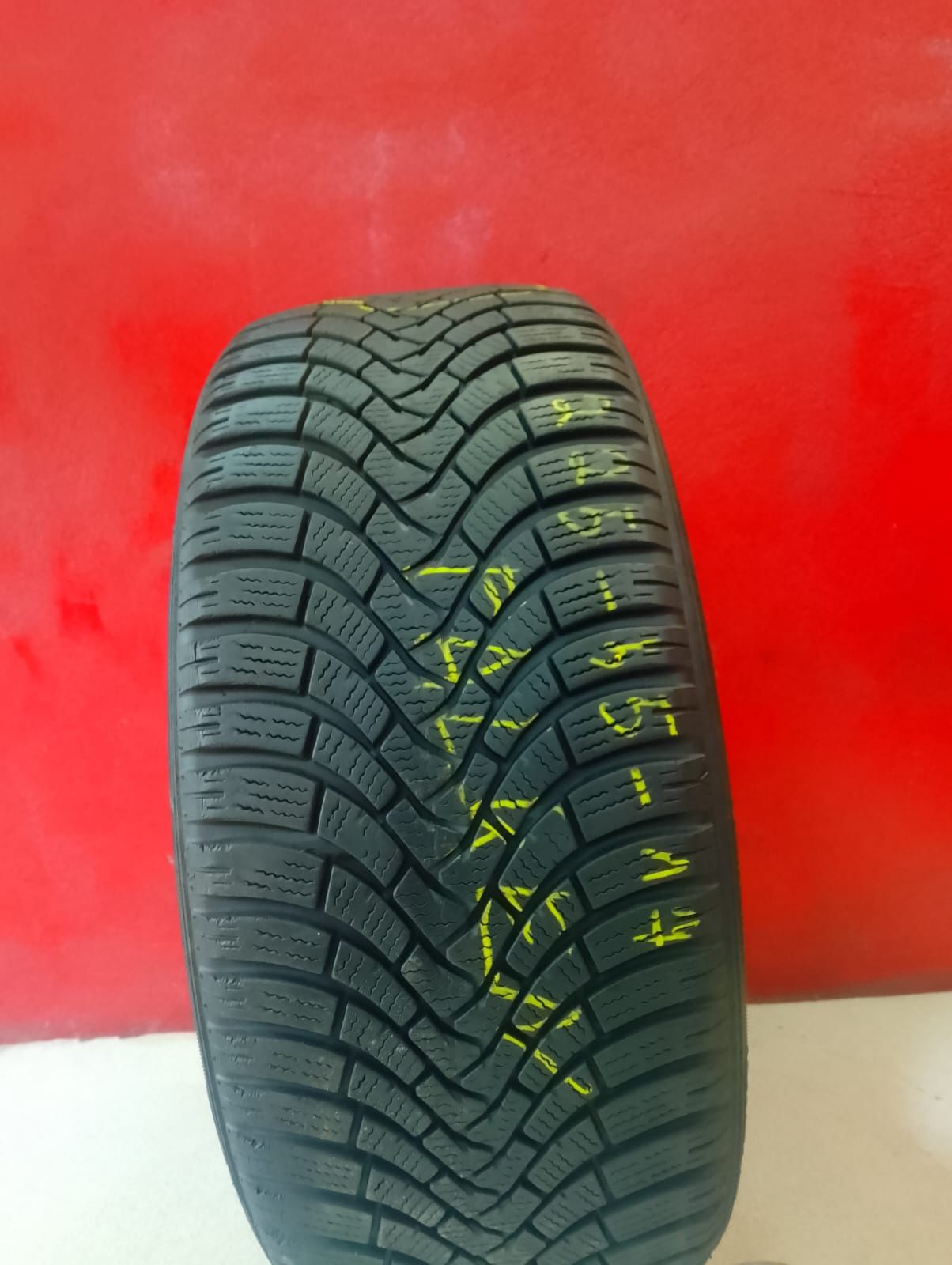 Opona 225/45/17 falken eurowinetr