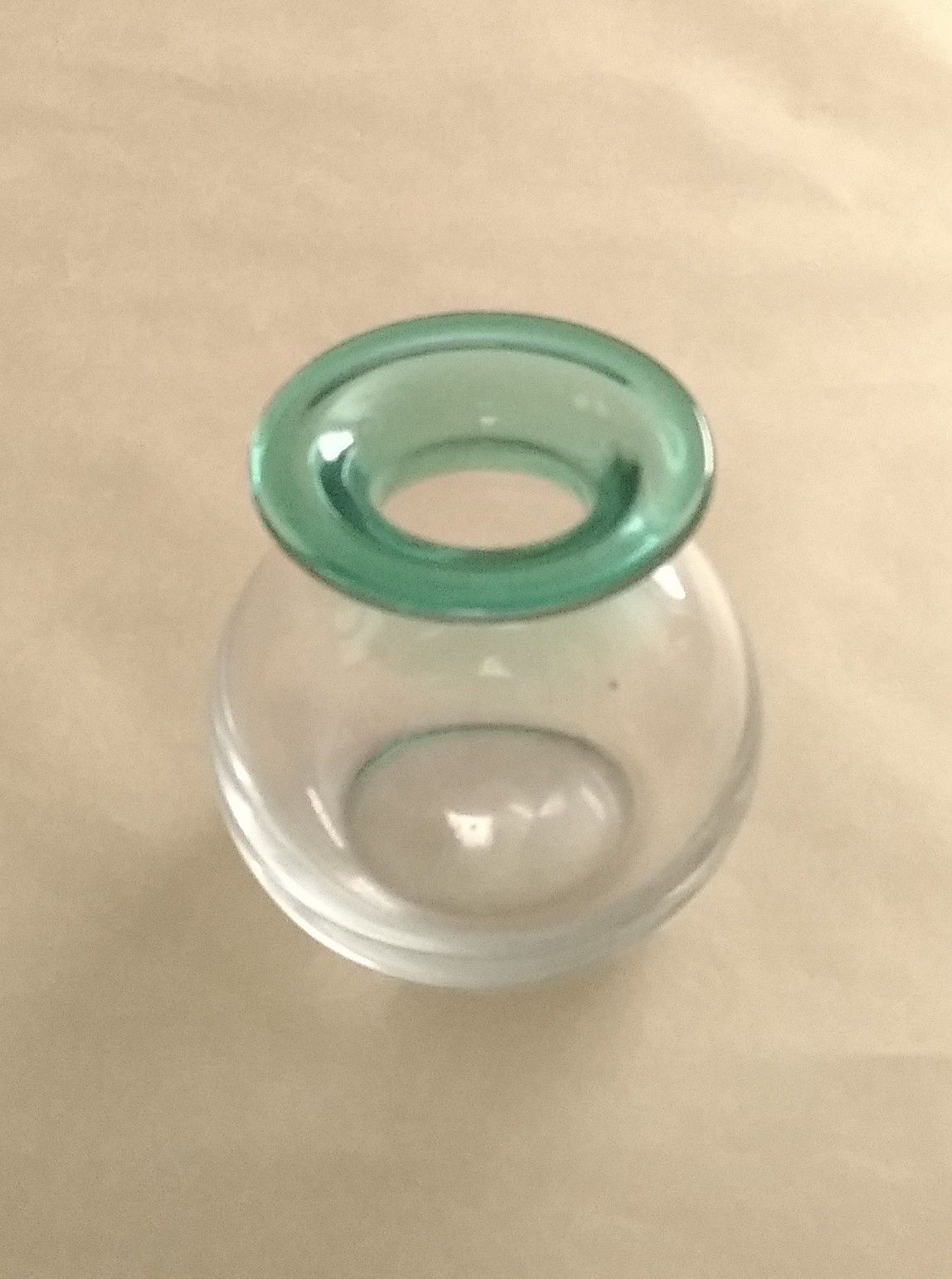 Jarra de Vidro Branco e Verde