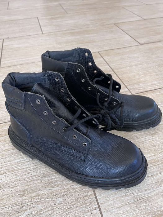 Ботинки кирзовые размер 40,5 по стельке 26 см.