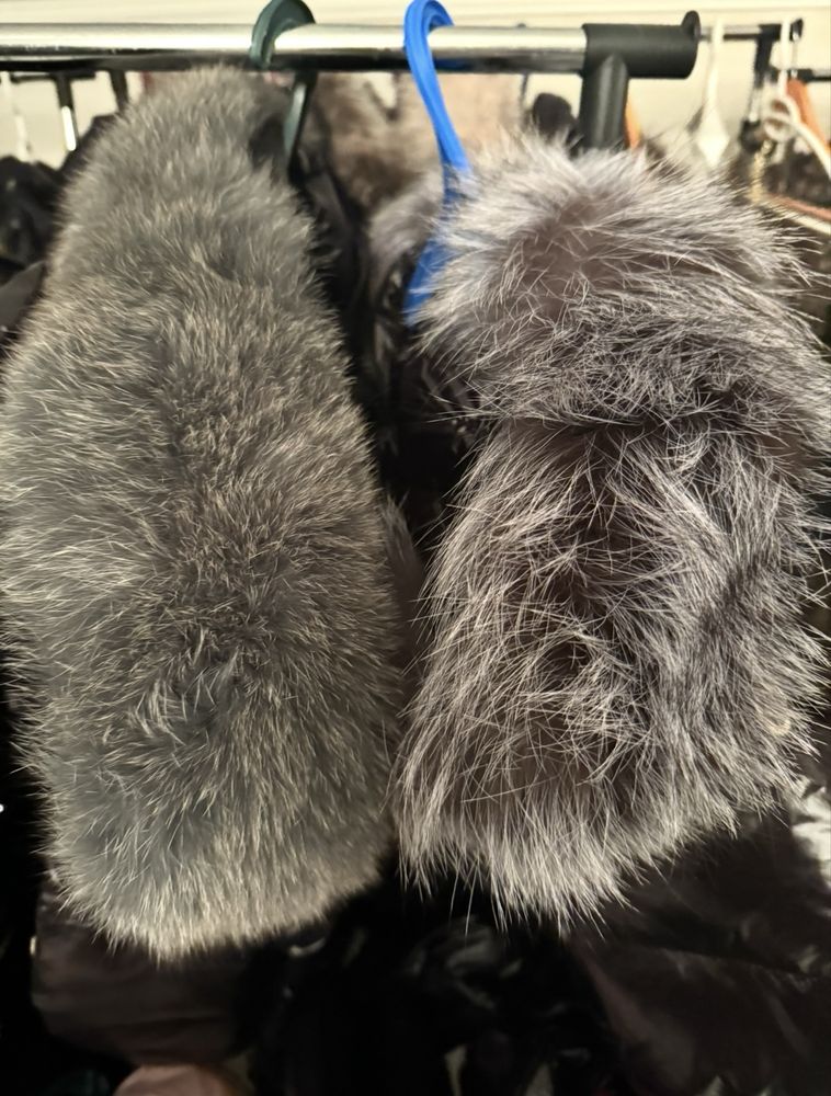 Пуховики с натур мехом чернобурки Moncler XS,S,M