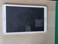 Tablet SM T561 uszkodzony.
